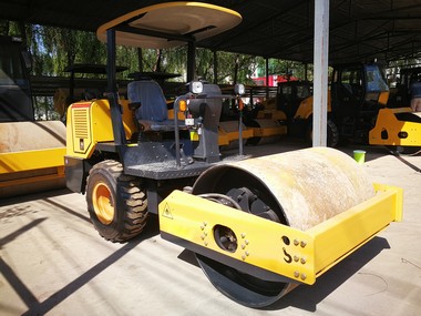 Introduction To The Use And Maintenance Of Road Roller
