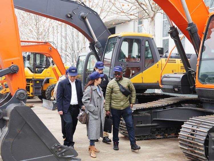 Warmly Welcomes The Rwandan Business Delegation Signing On-Site For 30 Concrete Pumps And Taking Delivery On The Same Day